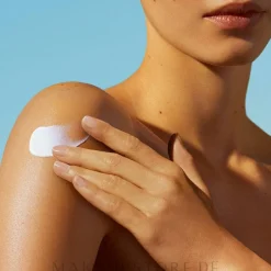 Feuchtigkeitsspendende Sonnenschutzmilch für Körper und Gesicht SPF 50+