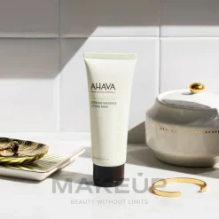 Glättende und revitalisierende Lifting-Gesichtsmaske mit Mineralien aus dem Toten Meer