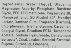 Konzentriertes feuchtigkeitsspendendes und aufhellendes Gesichtsserum mit Vitamin C