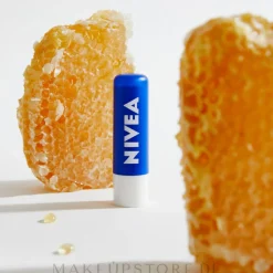 Lippenbalsam mit Naturölen und Sheabutter
