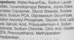 Reinigendes Gesichtspeeling mit Salicyl-, Milch- und Glycolsäure
