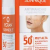 Sonnenschutzfluid für das Gesicht gegen Pigmentflecken SPF 50+