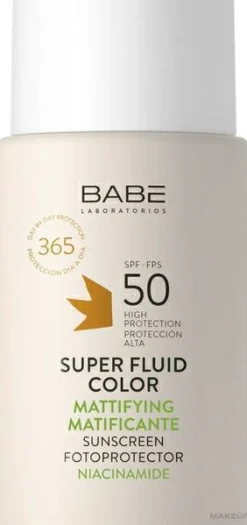 Sonnenschutz Super Fluid BB mit tönender und mattierender Wirkung SPF 50