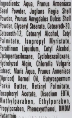 Zartes körniges Gesichtspeeling